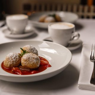 Topfenknödel mit Erdbeersoße