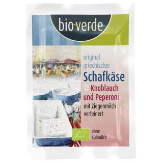 Schafkäse mit Knoblauch und Peperoni