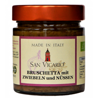 Bruschetta mit Zwiebeln und Nüssen