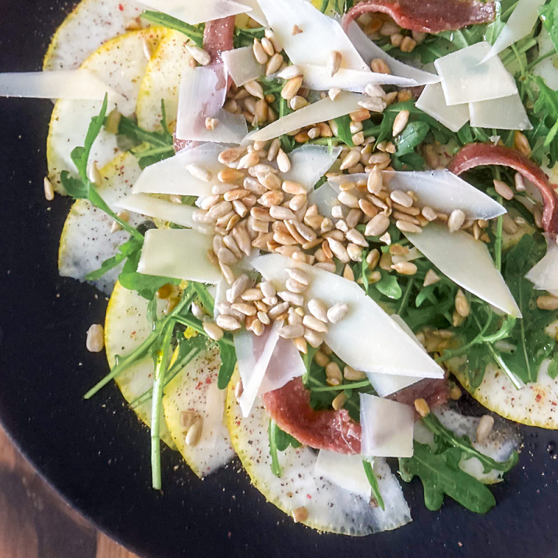 Carpaccio mit Zitronatzitrone, Sardellen & Rucola