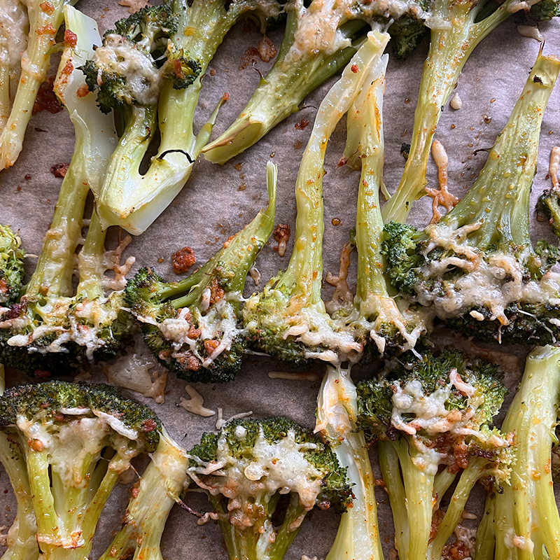 Smashed Broccoli mit Parmesan
