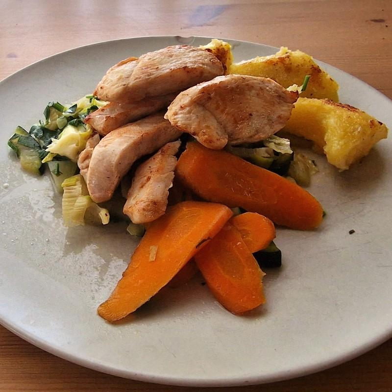 Sommergemüse mit Hähnchenbrust und gerösteten Kart
